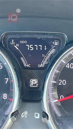 نيسان فيرسا